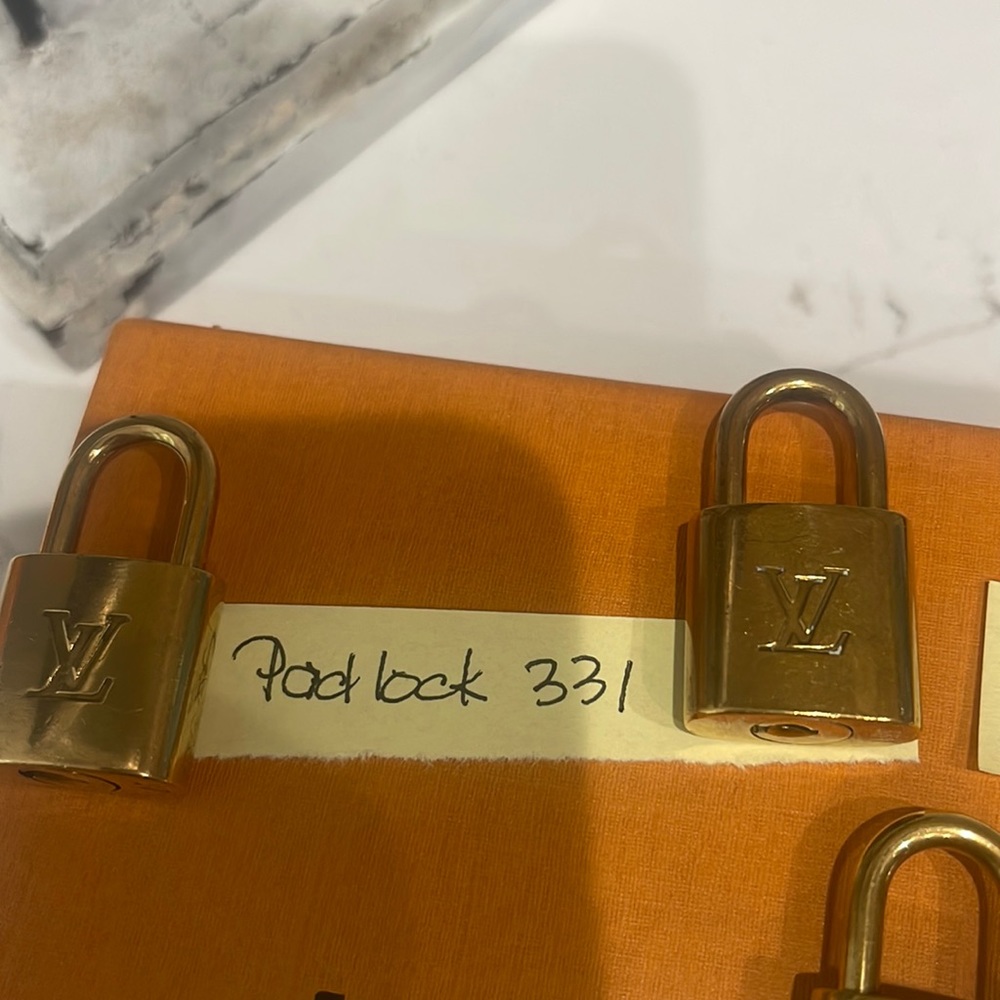 Authentic LV padlock 🔒 331 gold Louis Vuitton (padlock 🔒 with out the key 🔑